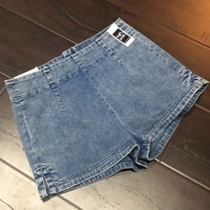 High Rise Hot Short Size 7